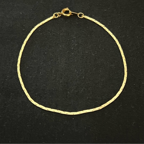 Delicate Gold Tone Chain Bracelet - Picture 6 of 8